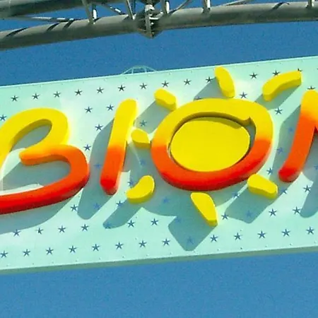 Charming Flat With A Big Terrace Бибионе