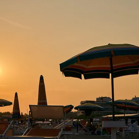 Charming Flat With A Big Terrace Lägenhet Bibione