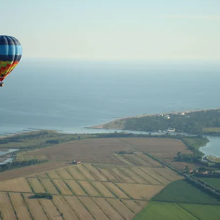 Charming Flat With A Big Terrace Lägenhet